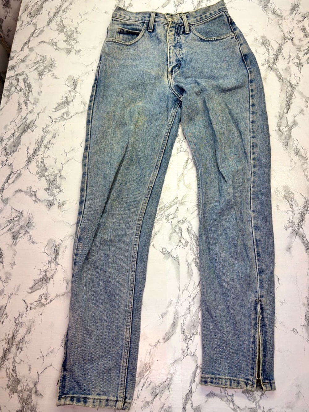 Guess Vintage Mom 90s Tapered Leg Light Blue Denim Jeans with Faded Wash Size 27